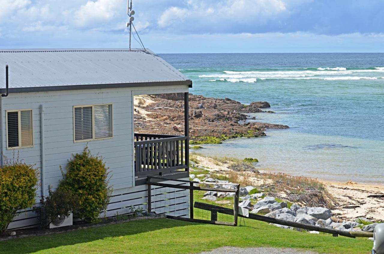 Tuross Beach Cabins & Campsites ターオス・ヘッド エクステリア 写真