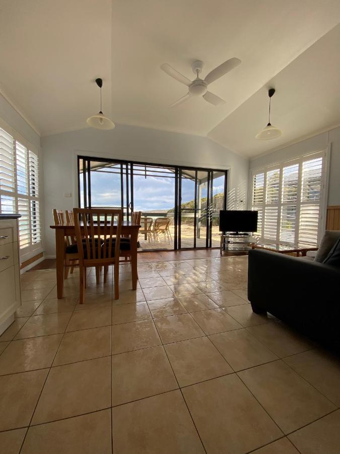 Tuross Beach Cabins & Campsites ターオス・ヘッド エクステリア 写真