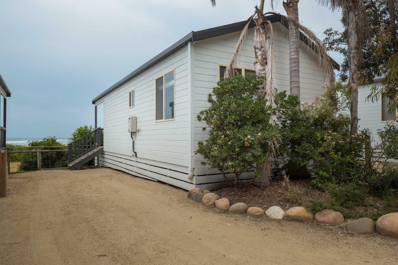 Tuross Beach Cabins & Campsites ターオス・ヘッド エクステリア 写真